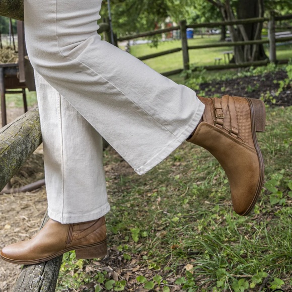 BareTraps MACKENZIE Boots Ankle Booties Western Size 8.5🧡🎄❤️‍🔥NWT FROM MACY’s - Picture 13 of 13